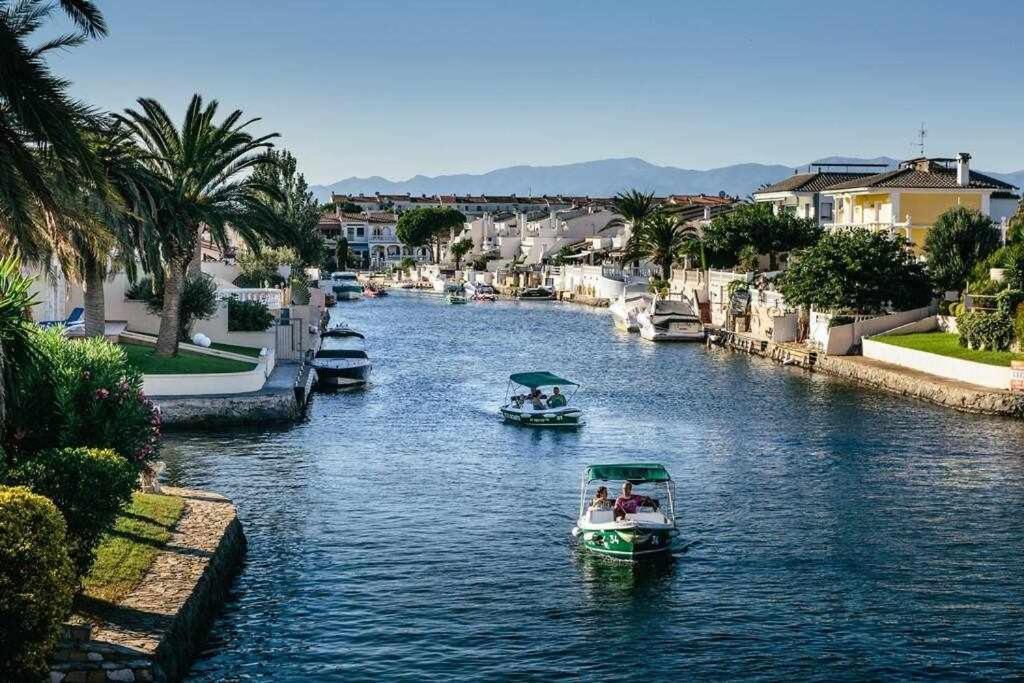 Jouvacations Villa Freser Empuriabrava Eksteriør billede